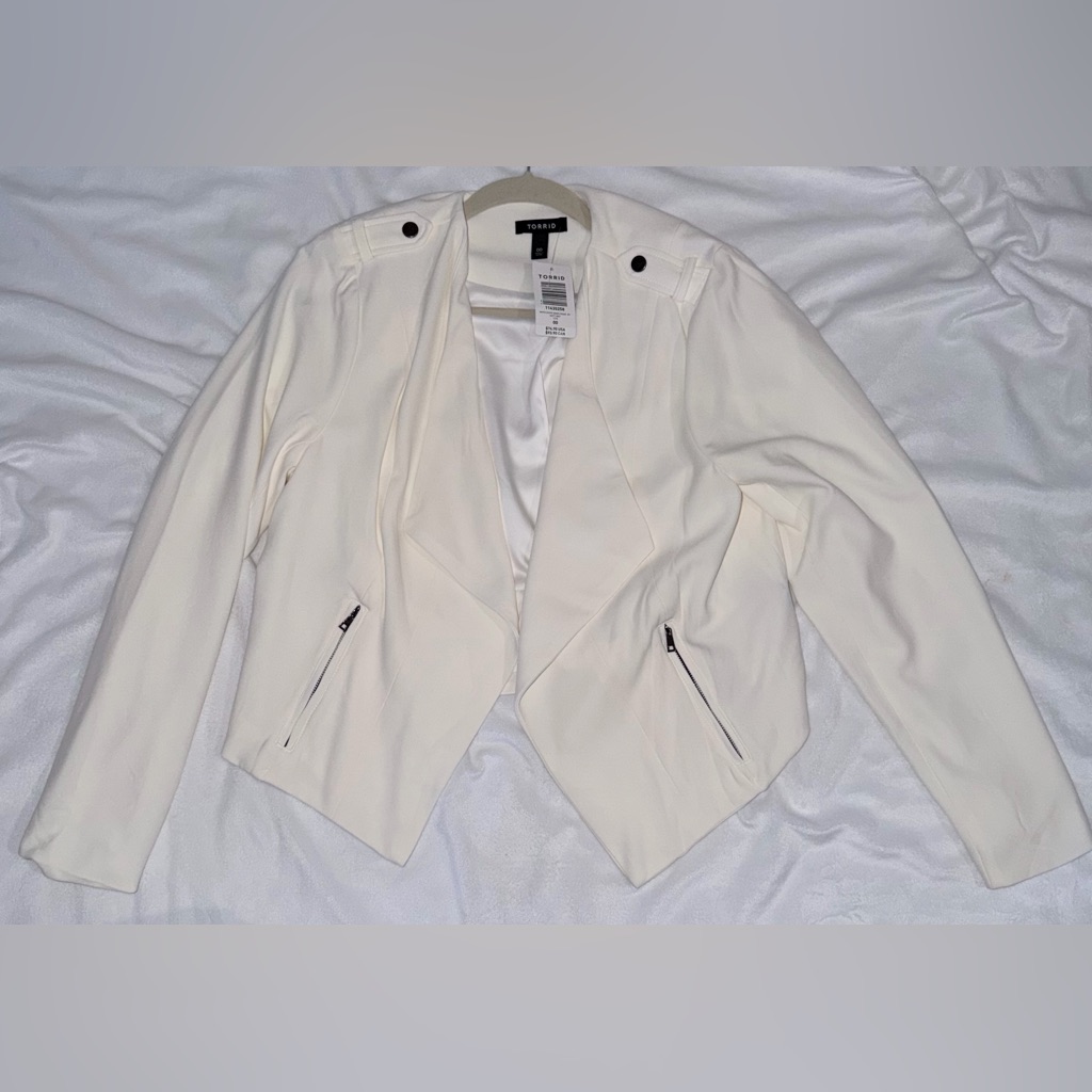 Torrid Women's Cream Blazer
